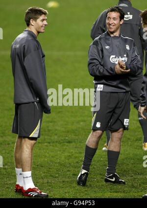 Liverpool's Robbie Fowler and Steven Gerrard (L) during a training session in Lisbon, Portugal, Monday February 20, 2006, ahead of the UEFA Champions League match against Benfica on Tuesday. See PA story SOCCER Liverpool. PRESS ASSOCIATION Photo. Photo credit should read: Gareth Copley/PA. Stock Photo