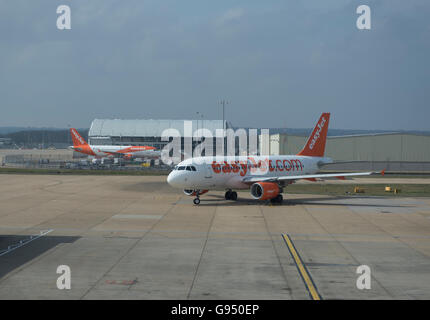 Easy Jet Aircraft positioning at London Gatwick Airport.  SCO 10,536. Stock Photo