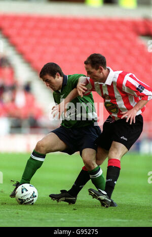 Soccer Friendly ... Sunderland v Liverpool. Sunderland's Allan Johnston battles with Liverpool's David Thompson Stock Photo