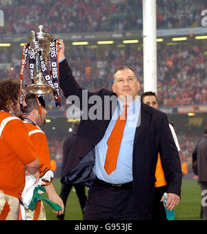 Library file dated 19/03/2005 of Wales' coach Mike Ruddock as he holds up the RBS 6 Nations Championship trophy after his side defeated Ireland 32-20. Ruddock is set to hand his resignation in at a hastily convened press conference tonight, Tuesday February 14, 2006, citing family reasons for his departure. See PA story RUGBY Wales. PRESS ASSOCIATION photo. Photo Credit should read: Rebecca Naden/PA. Stock Photo