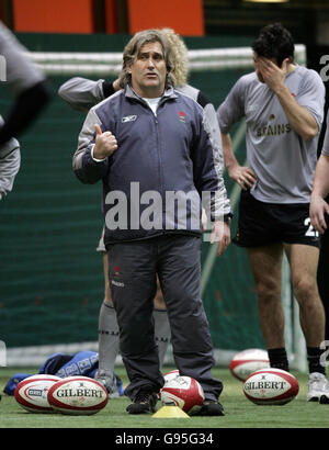 Scott Johnson leads a Wales training session at The Barn, Vale of Glamorgan Hotel, Hensol, nr Cardiff, Wednesday February 15, 2006. See PA story RUGBYU Wales. PRESS ASSOCIATION Photo. Photo credit should read: David Davies/PA. Stock Photo
