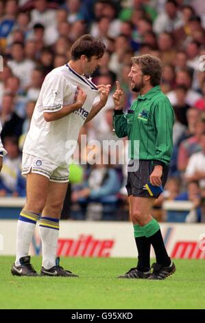 SOCCER. ROGER GIFFORD, REFEREE Stock Photo - Alamy