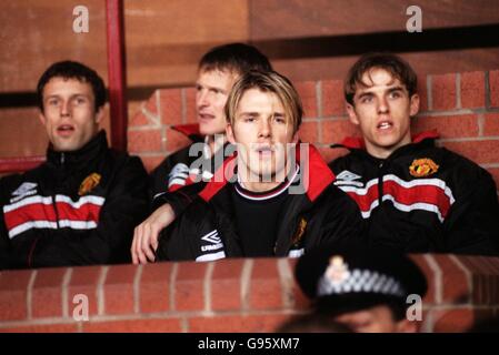 Manchester United's David Beckham (front), on the bench with teammates (back, left-right) Ronny Johnsen, Teddy Sheringham and Phil Neville Stock Photo