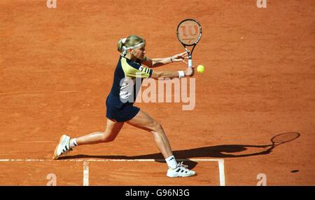 Steffi Graf lunges for a ball on the base line during her victory over Monica seles Stock Photo