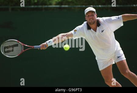 Tennis - Wimbledon . Mens singles-Patrick Rafter v Todd Martin Stock Photo