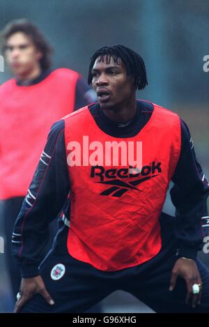 Soccer - FA Carling Premiership - Coventry City v Liverpool. Liverpool's Rigobert Song during the pre match warm up Stock Photo