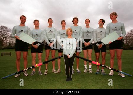 Cambridge university blue boat crew 1999 (L/R) Tim Wooge, Graham Smith, Kieran West, David Ellis, Joshua West, Brad Crombie, Thomas Stallard & Toby Wallace with cox Vian Sharif in the forground Stock Photo