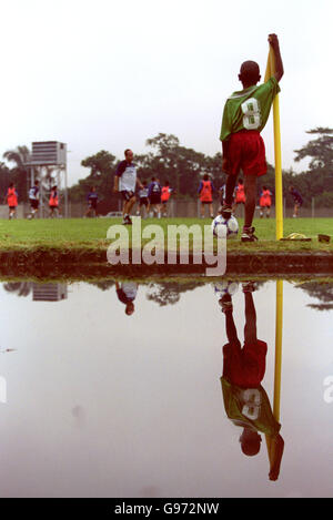 Soccer -FIFA World Youth Championships Nigeria 99- - spain training. A Nigerian ball boy watches Spain training at their training ground in Lagos, before tomorrows FIFA World Youth Championships against Japan Stock Photo