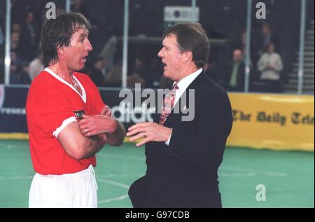 Charlton Athletic's Billy Bonds (left) chats to former teammate Geoff Hurst (right) Stock Photo