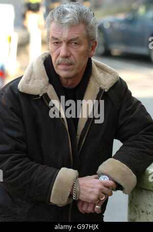 Tony Hamilton-Jowell the brother of sgt Simon Jowell, one of the six Red Caps who died on June 24 2003 in the town of Al Majar Al Kabir near Basra, outside Oxford Old Assizes, Wednesday March 15 2006. The relatives of all six Redcaps have accused the army of showing a 'cavalier attitude' towards the safety of the men, and claimed there was a 'cover-up' to protect the army. See PA Story INQUEST Redcap. PRESS ASSOCIATION Photo. Photo credit should read: Chris Radburn/PA Stock Photo