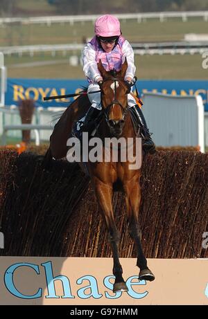 Horse Racing - Cheltenham Festival - Queen Mother Champion Chase Day - Cheltenham Racecourse Stock Photo