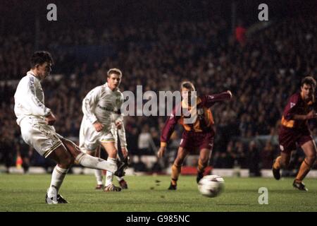 Soccer - FA Carling Premiership - Leeds United v Bradford City. Leeds United's Ian Harte scores from the penalty sport to make it 2-0 Stock Photo