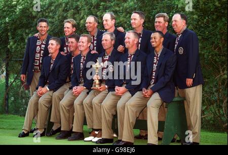 Golf - The 33rd Ryder Cup Matches - The Country Club - Brookline. The victorious USA team with the Ryder Cup Stock Photo