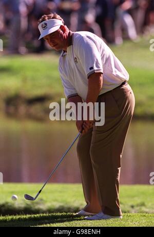 Golf - The 33rd Ryder Cup Matches - The Country Club - Brookline. Darren Clarke, Europe Stock Photo