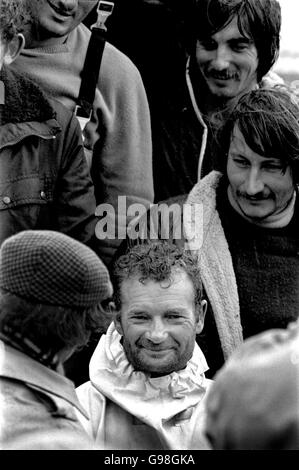 AJAXNETPHOTO. 23RD MARCH, 1978. GOSPORT, ENGLAND - WHITBREAD ROUND THE WORLD RACE 1978 - PEN DUICK VI  SKIPPER ERIC TABARLY (FRA) INTERVIEWED BY THE PRESS ON ARRIVAL AT END OF THE RACE. PHOTO:JONATHAN EASTLAND/AJAX  REF:TABARLY 4782303 2 Stock Photo