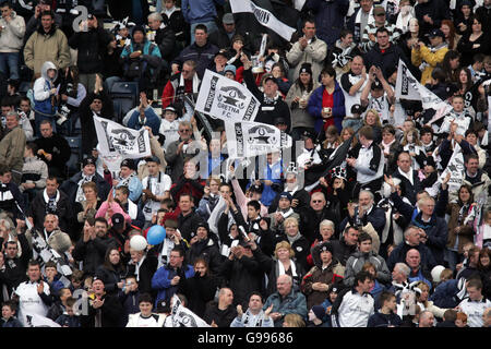 Soccer - Tennents Scottish Cup - Semi-Final - Gretna v Dundee - Hampden Park Stock Photo