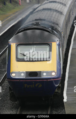 'First Great Western' InterCity 125 train on the line to the west of England passes though Iver station to Paddington. Stock Photo