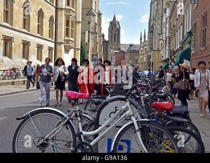 A parade of students is lead by professors at Cambridge University, from Newnham College, to the Senate House, for Graduation Stock Photo