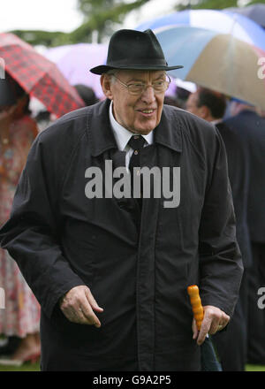 Democratic Unionist Party leader, the Reverend Ian Paisley at a garden party at Hillsborough Castle attended by the Prince of Wales and the Duchess of Cornwall. Stock Photo