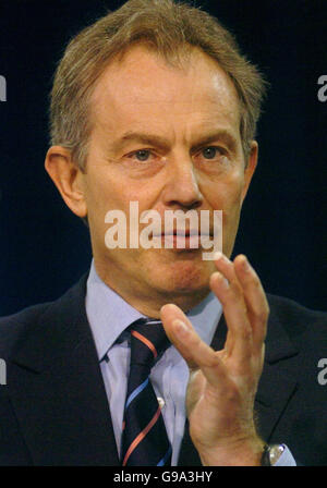 The Prime Minister Tony Blair addresses an audience of black Christians at the Ruach Ministries Christian Centre in Brixton, south London, Monday April 3, 2006. Mr Blair spoke of the 'crucial' role of black churches in helping combat politcal apathy among ethnic minorities. See PA story POLITICS Faith. PRESS ASSOCIATION photo. Photo Credit should read : Johnny Green/WPA Rota/PA Stock Photo