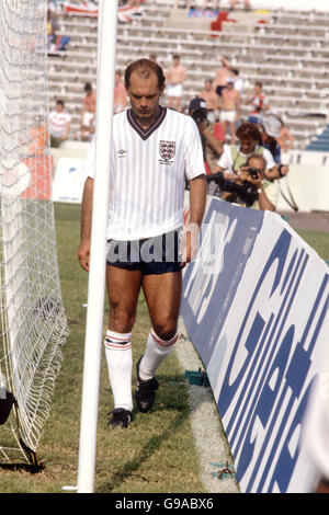 Soccer - World Cup Mexico 86 - Group F - England v Morocco - Tecnologico Stadium. England's Ray Wilkins trudges back to the dressing room after being sent off for throwing the ball in the direction of the referee Stock Photo