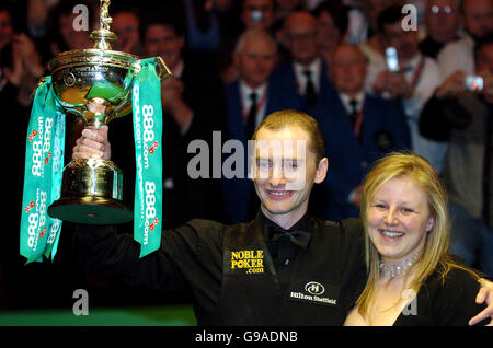 graeme-dott-wife-elaine-world-snooker-championships-crucible-theatre