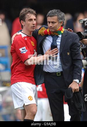 (L-R) Manchester United captain Gary Neville congratulates Chelsea manager Jose Mourinho after the match Stock Photo