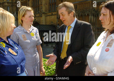 ***SPECIAL FOR HERALD EXPRESS IN TORQUAY*** MP for Torbay Adrian Sanders talks with (l-r) a district nurse at Brunel Medical Practice for Torbay Care Trust Donna Carr, a student nurse at the University of Plymouth Rachel Tait and assistant regional officer at the Royal College of Nursing Ann-Marie O'Connor in New Palace Yard in Westminster, central London, Thursday May 11, 2006. The three women were meeting with their local MP to raise concerns over government cuts within the health sector. Watch for PA story. Stock Photo