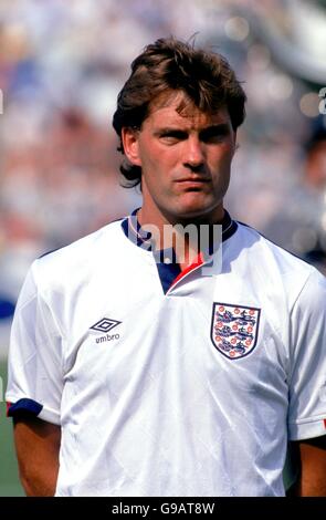 Soccer - European Championships - Euro 88 West Germany - Group Two - Netherlands v England - Rheinstadion. Glenn Hoddle, England Stock Photo