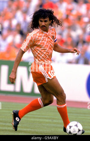 Soccer - European Championships - Euro 88 West Germany - Group Two - Netherlands v England - Rheinstadion. Ruud Gullit, Holland Stock Photo