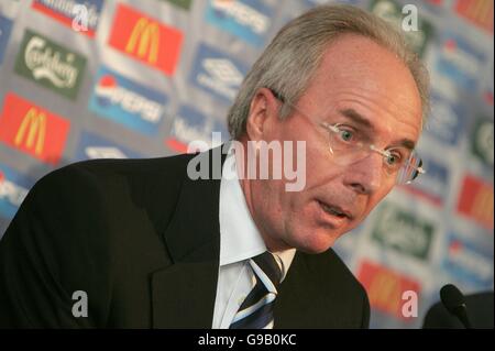 England coach Sven-Goran Eriksson during a press conference announcing the squad for the World Cup at the Cafe Royal, London. Stock Photo