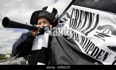 Gretna fan Ian Halliday aged 9 arrives at Hampden Park, Glasgow for the Tennents Scottish Cup final against Hearts. Stock Photo