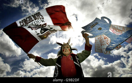 Hearts fan Rebecca Jones aged 9 from Musselburgh arrives at Hampden Park, Glasgow for the Tennents Scottish Cup final against Gretna. Stock Photo