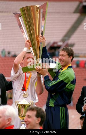 Soccer - CONCACAF Gold Cup 2000 - Final - Colombia v Canada Stock Photo ...