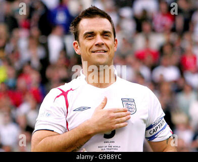 England team captain Robbie Williams, during the UNICEF Soccer Aid charity football match, at Old Trafford, Manchester. Stock Photo