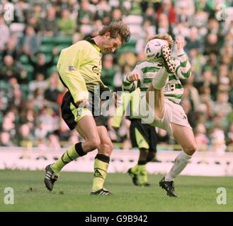 Scottish Soccer - Bank of Scotland Premier League - Celtic v Hibernian. Hib's Stuart Lovell is beaten to the ball by Celtic's Eyal Berkovic's left foot Stock Photo