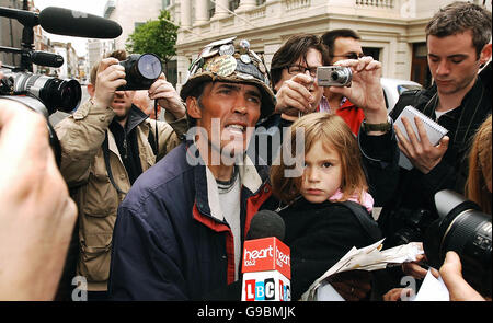 Brian Haw, the Parliament Square anti-war protester, talks to the waiting media as he leaves Bow Street Magistrates Court, in London. Stock Photo