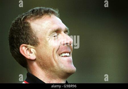 Cricket - First Cornhill Insurance Test - England v Zimbabwe - Nets. England's Alec Stewart enjoying the practice session Stock Photo