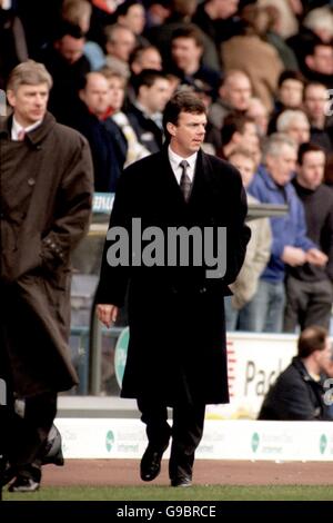 Soccer - FA Carling Premiership - Leeds United v Arsenal. Leeds United's manager David O'Leary Stock Photo