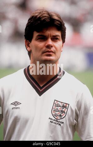 Soccer - World Cup Mexico 1986 - Second Round - England v Paraguay. Steve Hodge, England Stock Photo