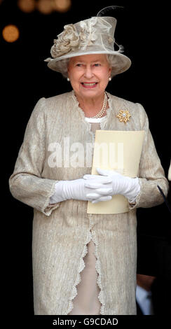 Britain's Queen Elizabeth II leaves St Paul's Cathedral after a service of thanksgiving in honour of her 80th birthday. Stock Photo