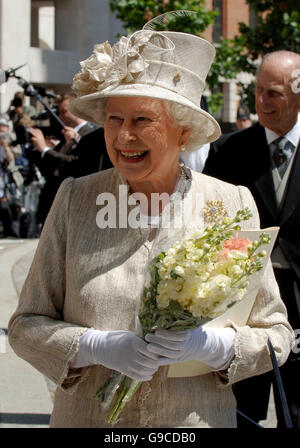 Britain's Queen Elizabeth II leaves St Paul's Cathedral after a service of thanksgiving in honour of her 80th birthday. Stock Photo