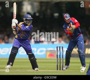 Sri Lanka's W Tharanga hits four runs past England's Geraint Jones off the bowling of Paul Collingwood Stock Photo