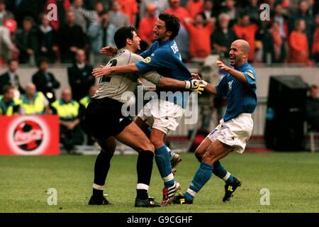 (l-r) Italy goalkeeper Francesco Toldo is mobbed by Alessandro Del Piero and Luigi Di Biagio after his penalty shoot-out saves won them a place in the final Stock Photo
