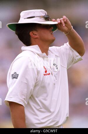 Cricket - First Cornhill Insurance Test - England v West Indies - Second Day. England's Darren Gough has a hot day in the sun Stock Photo