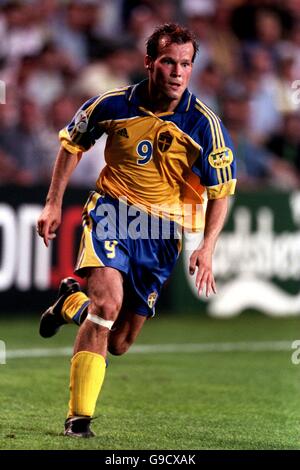 Soccer - Euro 2000 - Group B - Italy v Sweden. Fredrik Ljungberg, Sweden Stock Photo