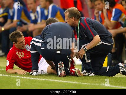 Soccer - 2006 FIFA World Cup Germany - Group B - Sweden v England - RheinEnergieStadion. England's Michael Owen goes down injured Stock Photo