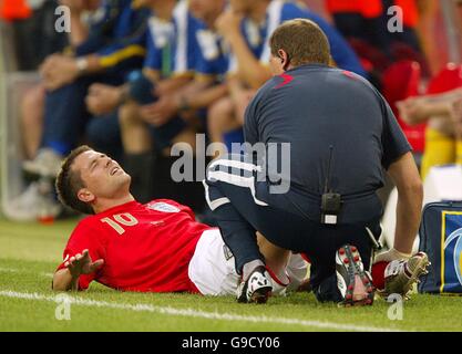 Soccer - 2006 FIFA World Cup Germany - Group B - Sweden v England - RheinEnergieStadion. England's Michael Owen goes down injured Stock Photo