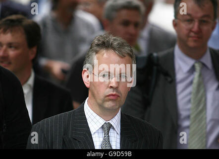 David Bermingham joins protesters in a march to the Home Office, in central London. Mr Bermingham is one of three British bankers who have been ordered to be extradited to the United States on Enron-related fraud charges. Stock Photo