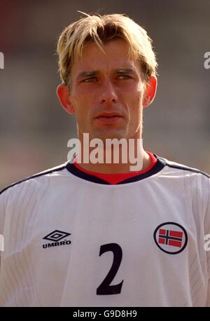 Soccer - Euro 2000 - Group C - Spain v Norway. Andre Bergdolmo, Norway Stock Photo